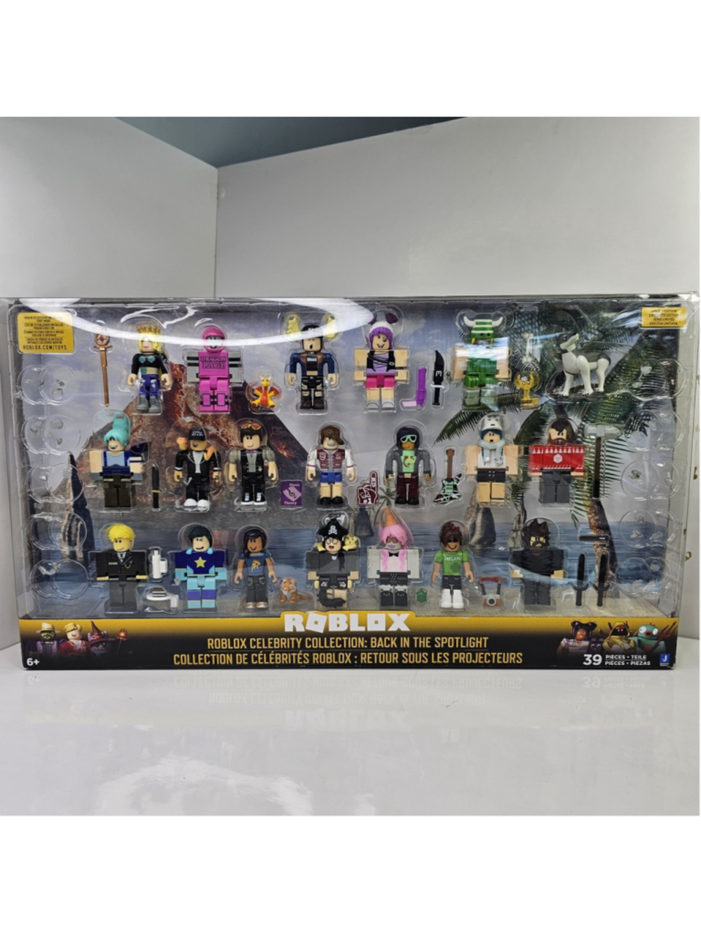 Roblox Celebrity Collection Back in the Spotlight - 20 Figure Pack  NO CODES